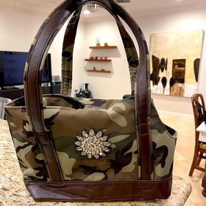 Dog carry bag. Chic. Inside clip for harness. Side pocket for wallet, phone.